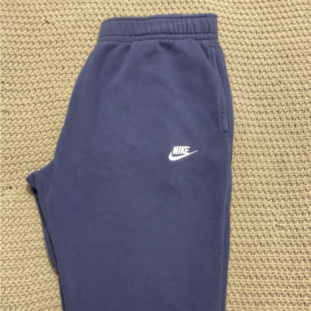 Men’s Large Nike Sweatpants.